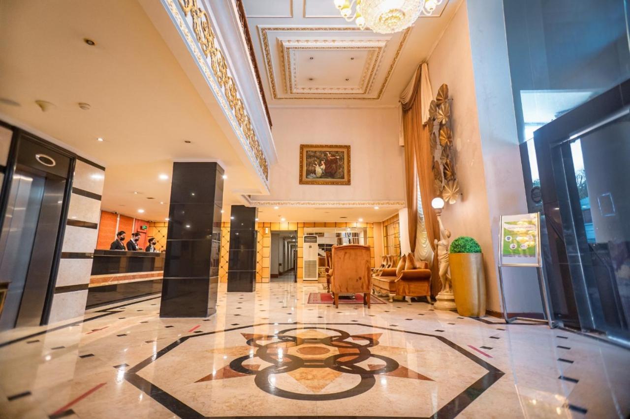 Olympic Hotel Giacarta Esterno foto