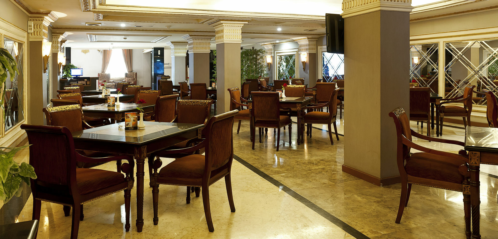 Olympic Hotel Giacarta Esterno foto