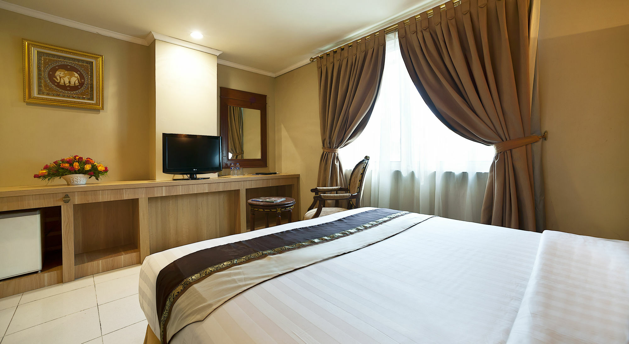 Olympic Hotel Giacarta Esterno foto